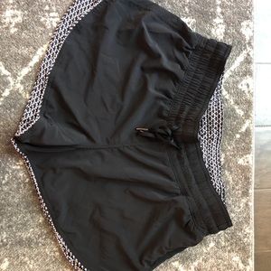 Lululemon choose a side short